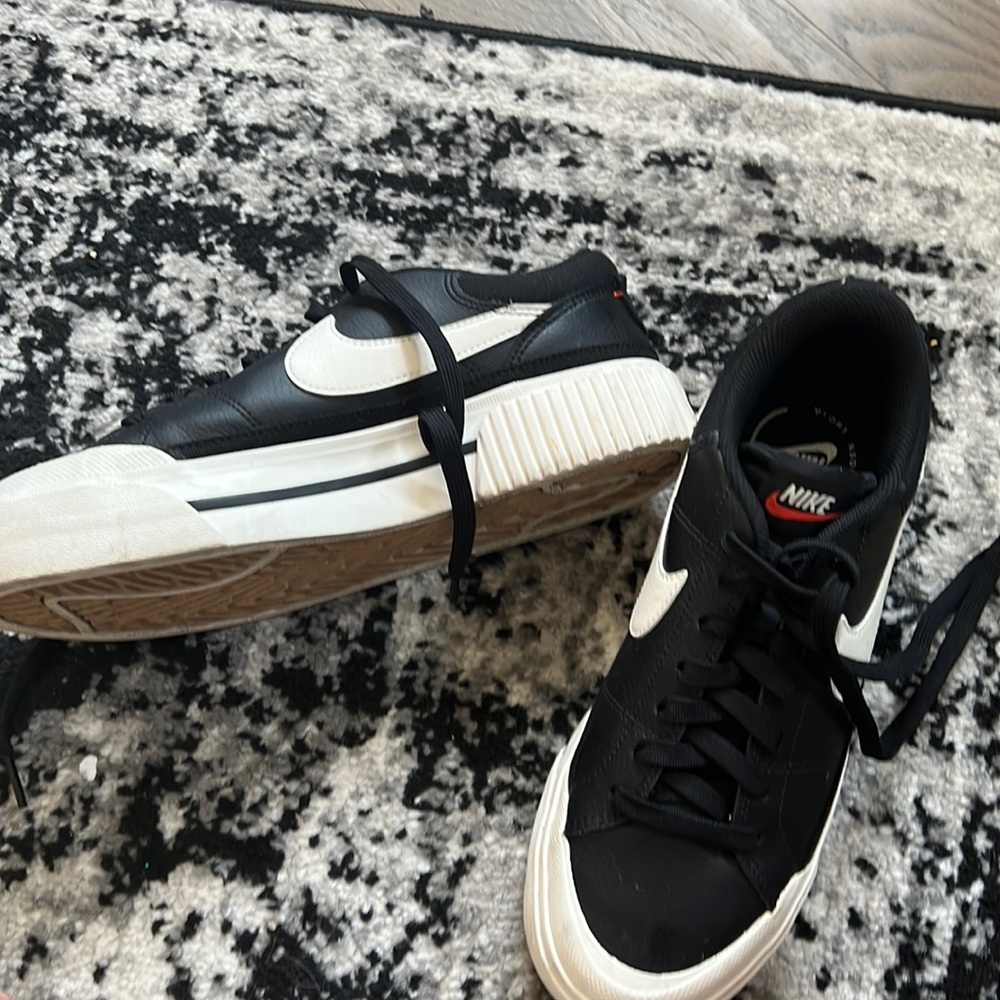Nike Black and White Women's Sneakers